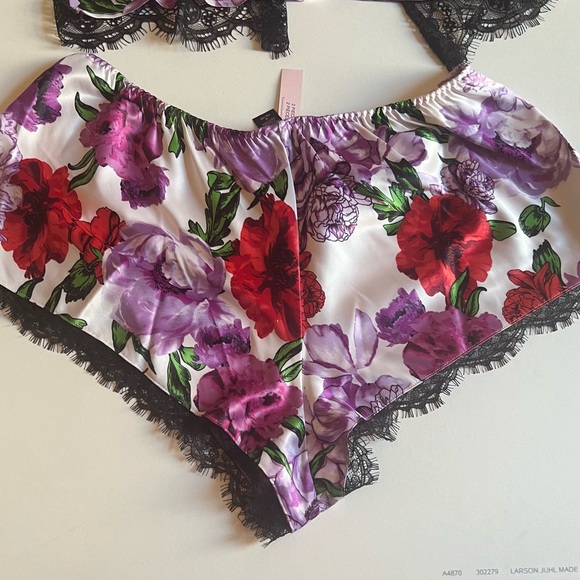 Victoria's Secret White Rose Floral Stretch Satin Lace Back Cami Set *NWT* - Picture 9 of 10